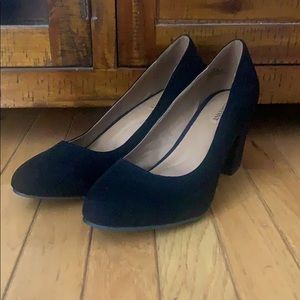 Block heel black faux suede pumps
